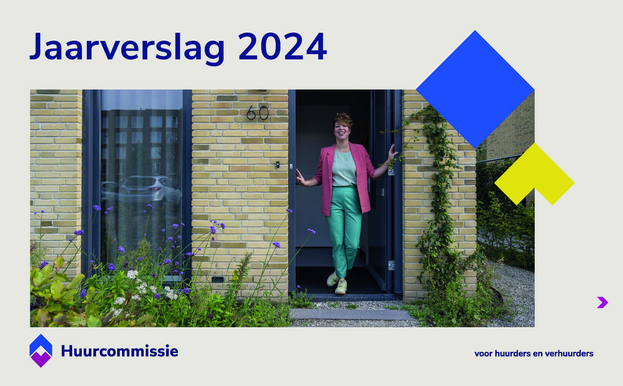 Vrouw in de deuropening van een rijtjeswoning